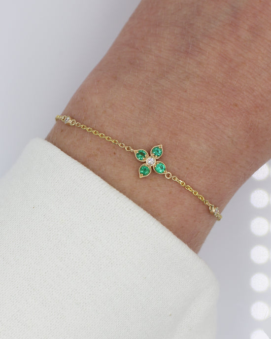 Load image into Gallery viewer, Emerald Flower Bracelet
